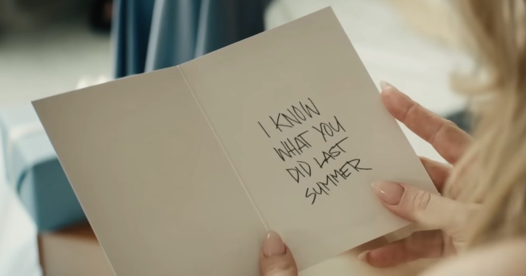 One of the few threatening notes the cast gets in I know what you did last summer.
