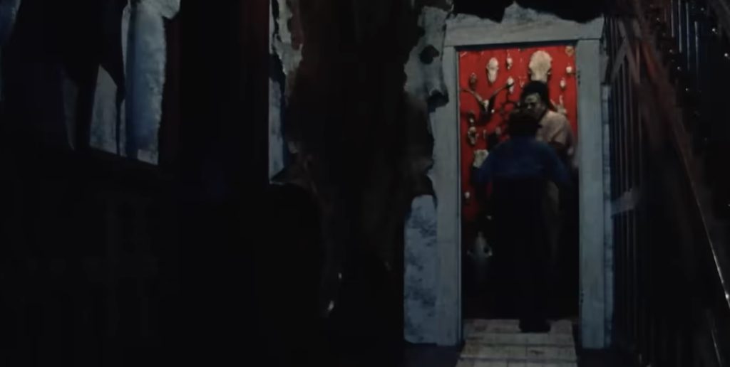 Leatherface makes his appearance i Texas Chainsaw Massacre